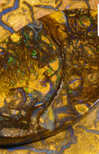 Laden Sie das Bild in den Galerie-Viewer, 23 cts GEM Boulder Opal mit 333 Gold Ă–se - Repps-Opal
