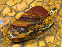 Laden Sie das Bild in den Galerie-Viewer, 25 cts GEM Boulder Opal mit 333 Gold Ă–se DOPPELSEITIG - Repps-Opal