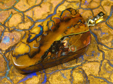 Laden Sie das Bild in den Galerie-Viewer, 25 cts GEM Boulder Opal mit 333 Gold Ă–se DOPPELSEITIG - Repps-Opal