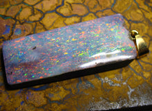 Laden Sie das Bild in den Galerie-Viewer, GEM Boulder Opal 37-cts mit 585 gold Ă–se - Repps-Opal