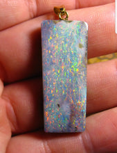 Laden Sie das Bild in den Galerie-Viewer, GEM Boulder Opal 37-cts mit 585 gold Ă–se - Repps-Opal
