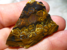 Laden Sie das Bild in den Galerie-Viewer, 59 cts Australien Roh/rough Yowah Boulder Matrix Opal