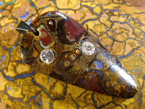 Boulder Matrix Opal Anhänger mit 2 Swarovski Kristallen A13 - Repps-Opal