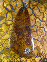 Laden Sie das Bild in den Galerie-Viewer, Boulder Matrix Opal Anhänger mit 1 Swarovski Kristallen A16 - Repps-Opal