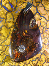 Laden Sie das Bild in den Galerie-Viewer, Boulder Matrix Opal Anhänger mit 1 Swarovski Kristallen A17 - Repps-Opal