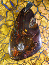 Laden Sie das Bild in den Galerie-Viewer, Boulder Matrix Opal Anhänger mit 1 Swarovski Kristallen A17 - Repps-Opal