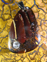 Laden Sie das Bild in den Galerie-Viewer, Boulder Matrix Opal Anhänger mit 1 Swarovski Kristallen A18 - Repps-Opal