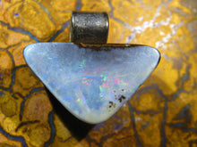 Laden Sie das Bild in den Galerie-Viewer, Boulder Opal Anhänger A22 - Repps-Opal