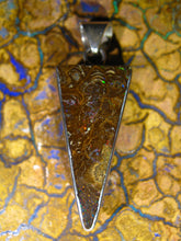 Laden Sie das Bild in den Galerie-Viewer, Boulder Opal Anhänger A24 - Repps-Opal