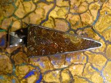 Laden Sie das Bild in den Galerie-Viewer, Boulder Opal Anhänger A24 - Repps-Opal
