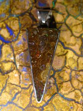 Laden Sie das Bild in den Galerie-Viewer, Boulder Opal Anhänger A24 - Repps-Opal