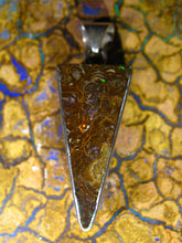 Laden Sie das Bild in den Galerie-Viewer, Boulder Opal Anhänger A24 - Repps-Opal