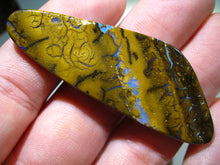 Laden Sie das Bild in den Galerie-Viewer, GEM Koroit Boulder Matrix Opal Nuss sensationelles Muster - Repps-Opal