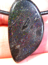 Laden Sie das Bild in den Galerie-Viewer, GEM Rarr selten exklusiv Black Boulder Opal Anhänger aus Honduras VORSCHAU Video Traumhaftes Feuer