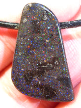 Laden Sie das Bild in den Galerie-Viewer, GEM Rarr selten exklusiv Black Boulder Opal Anhänger aus Honduras VORSCHAU Video Traumhaftes Feuer