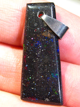 Laden Sie das Bild in den Galerie-Viewer, GEM Rarr selten exklusiv Black Boulder Opal Anhänger aus Honduras VORSCHAU Video Traumhaftes Feuer