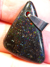 Laden Sie das Bild in den Galerie-Viewer, GEM Rarr selten exklusiv Black Boulder Opal Anhänger aus Honduras VORSCHAU Video Traumhaftes Feuer