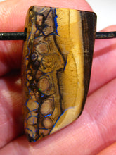 Laden Sie das Bild in den Galerie-Viewer, GEM Boulder Nuss Opal Anhänger aus Koroit VORSCHAU Video Traumhaftes Muster und Feuer