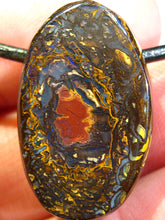 Laden Sie das Bild in den Galerie-Viewer, GEM Boulder Nuss Opal Anhänger aus Koroit VORSCHAU Video Traumhaftes Muster und Feuer