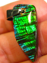 Laden Sie das Bild in den Galerie-Viewer, GEM RARR Ammolite Ammolith Anhänger mit Läderband "Der kleine grün-blaue-flashi" VORSCHAU VIDEO