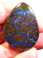 Laden Sie das Bild in den Galerie-Viewer, GEM Boulder Yowah Matrix Opal Nuss sensationelles Muster mit Vorschau VIDEO für Handschmeichler-Anhänger-Sammler-Vitrine