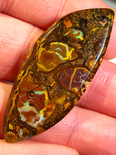 Laden Sie das Bild in den Galerie-Viewer, GEM Boulder Yowah Matrix Opal Nuss sensationelles Muster mit Vorschau VIDEO für Handschmeichler-Anhänger-Sammler-Vitrine