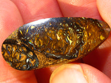 Laden Sie das Bild in den Galerie-Viewer, GEM Boulder Yowah Matrix Opal Nuss sensationelles Muster mit Vorschau VIDEO für Handschmeichler-Anhänger-Sammler-Vitrine