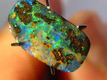 Laden Sie das Bild in den Galerie-Viewer, GEM Boulder Opal sensationelles MULTICOLOR FEUER mit Vorschau VIDEO für Ringstein-Anhänger-Handschmeichler-Anhänger-Sammler-Vitrine