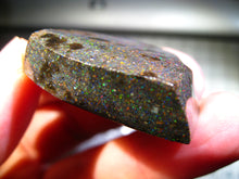 Laden Sie das Bild in den Galerie-Viewer, EXKULSIVER 92 cts HONDURAS RARR GEM MULTICOLOR Black Matrix in GEM Quality Roh Rough Opal mit VORSCHAU VIDEO