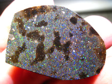 Laden Sie das Bild in den Galerie-Viewer, EXKULSIVER 92 cts HONDURAS RARR GEM MULTICOLOR Black Matrix in GEM Quality Roh Rough Opal mit VORSCHAU VIDEO