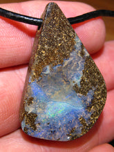 Laden Sie das Bild in den Galerie-Viewer, GEM Boulder Opal Anhänger mit Vorschau Video B10 - Repps-Opal
