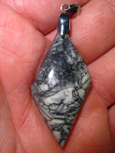 Laden Sie das Bild in den Galerie-Viewer, Pinolith/Magnesit aus Ă–sterreich (Triebener Tauern) P12 - Repps-Opal