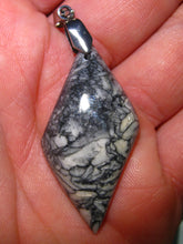 Laden Sie das Bild in den Galerie-Viewer, Pinolith/Magnesit aus Ă–sterreich (Triebener Tauern) P12 - Repps-Opal