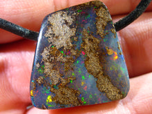 Laden Sie das Bild in den Galerie-Viewer, GEM Boulder Opal Anhänger mit Vorschau Video B21 - Repps-Opal