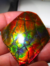 Laden Sie das Bild in den Galerie-Viewer, GEM Rarrr Doppelseiter Imperial Drachenschuppen Ammolith/Ammolite Stein mit Vorschau Video - Repps-Opal