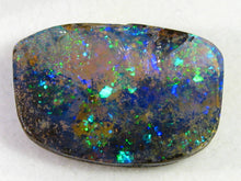 Laden Sie das Bild in den Galerie-Viewer, GEM Boulder Opal Splitt sensationelles Feuer mit Vorschau VIDEO - Repps-Opal