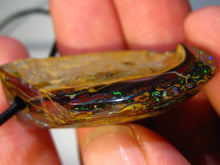 Laden Sie das Bild in den Galerie-Viewer, 84 cts GEM Boulder Matrix Nuss Opal Anhänger aus Koroit VORSCHAU Video Traumhaftes Muster und Feuer - Repps-Opal