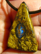 Laden Sie das Bild in den Galerie-Viewer, GEM Boulder Matrix Yowah NUSS Nut Opal Anhänger Traumhaftes Muster und Feuer