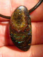 Laden Sie das Bild in den Galerie-Viewer, GEM Boulder Matrix Yowah NUSS Nut Opal Anhänger Traumhaftes Muster und Feuer