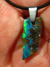 Laden Sie das Bild in den Galerie-Viewer, GEM Boulder Matrix Opal Anhänger aus Koroit Traumhaftes Muster und Feuer