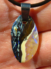 Laden Sie das Bild in den Galerie-Viewer, GEM Boulder Matrix Opal Anhänger aus Koroit Traumhaftes Muster und Feuer
