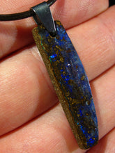 Laden Sie das Bild in den Galerie-Viewer, GEM Boulder Matrix Opal Anhänger aus Koroit Traumhaftes Muster und Feuer