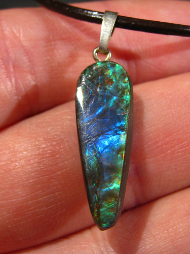 8 cts RARR Ammolite Drachenschuppen Ammolith Anhänger mit Läderband Ein Traum