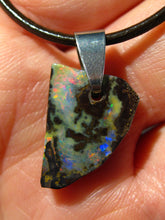 Laden Sie das Bild in den Galerie-Viewer, GEM Boulder Matrix Opal Anhänger aus Koroit Traumhaftes Muster und Feuer