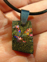 Laden Sie das Bild in den Galerie-Viewer, GEM Boulder Matrix Opal Anhänger aus Koroit Traumhaftes Muster und Feuer