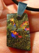 Laden Sie das Bild in den Galerie-Viewer, GEM Boulder Matrix Opal Anhänger aus Koroit Traumhaftes Muster und Feuer