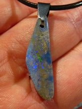 Laden Sie das Bild in den Galerie-Viewer, GEM Boulder Matrix Opal Anhänger aus Koroit Traumhaftes Muster und Feuer