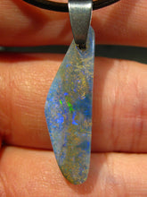 Laden Sie das Bild in den Galerie-Viewer, GEM Boulder Matrix Opal Anhänger aus Koroit Traumhaftes Muster und Feuer