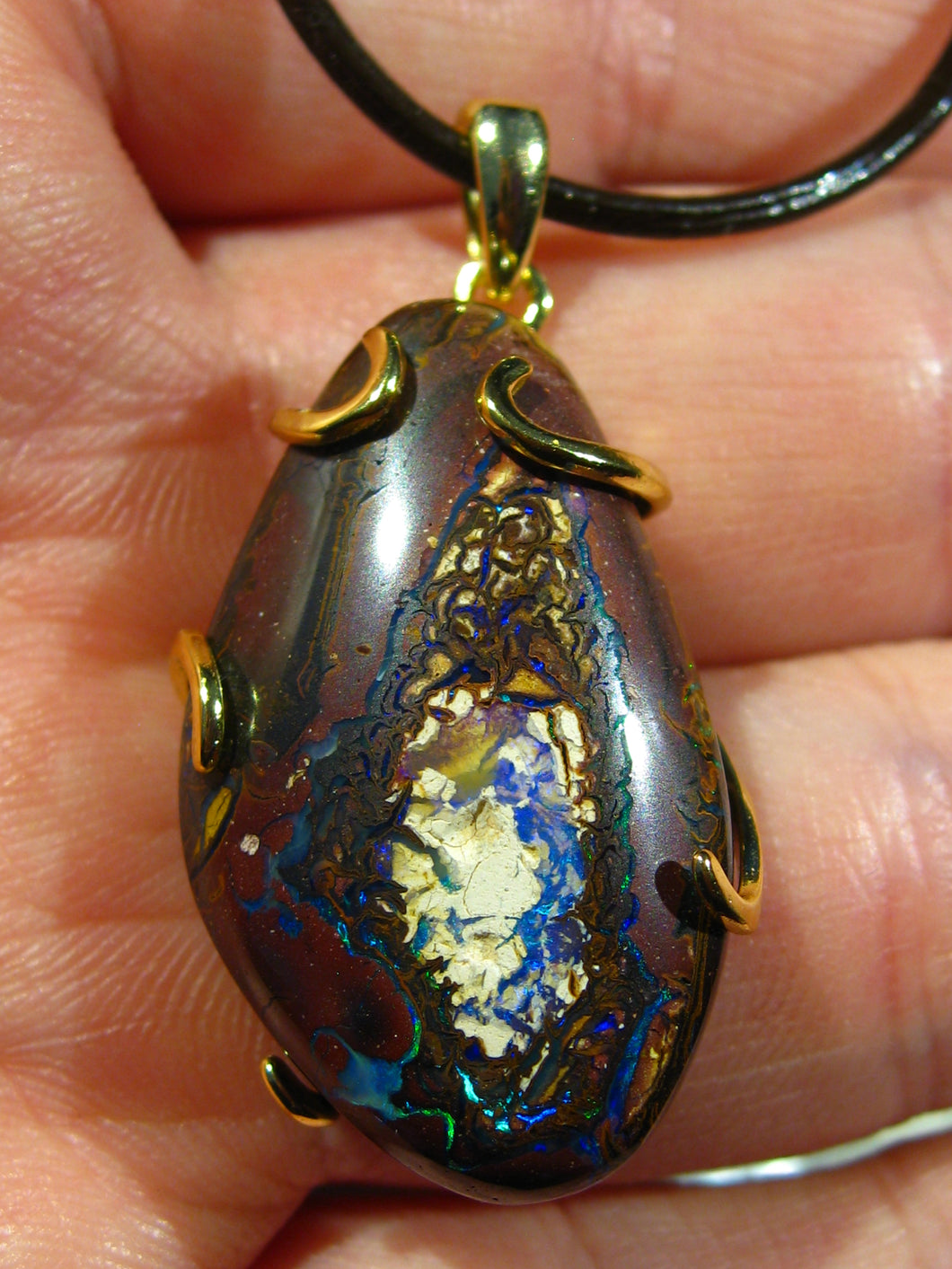 GEM NUSS Boulder Opal Anhänger mit 925 Silber Fassung Vergoldet