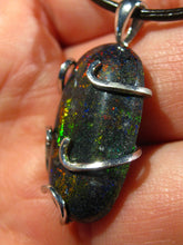 Laden Sie das Bild in den Galerie-Viewer, GEM BLACK Boulder Opal Anhänger mit 925 Silber Fassung